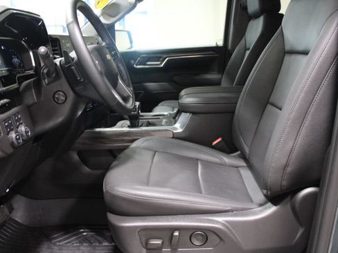 Used 2025 Chevrolet Silverado 1500 LTZ AWD/4WD image 20