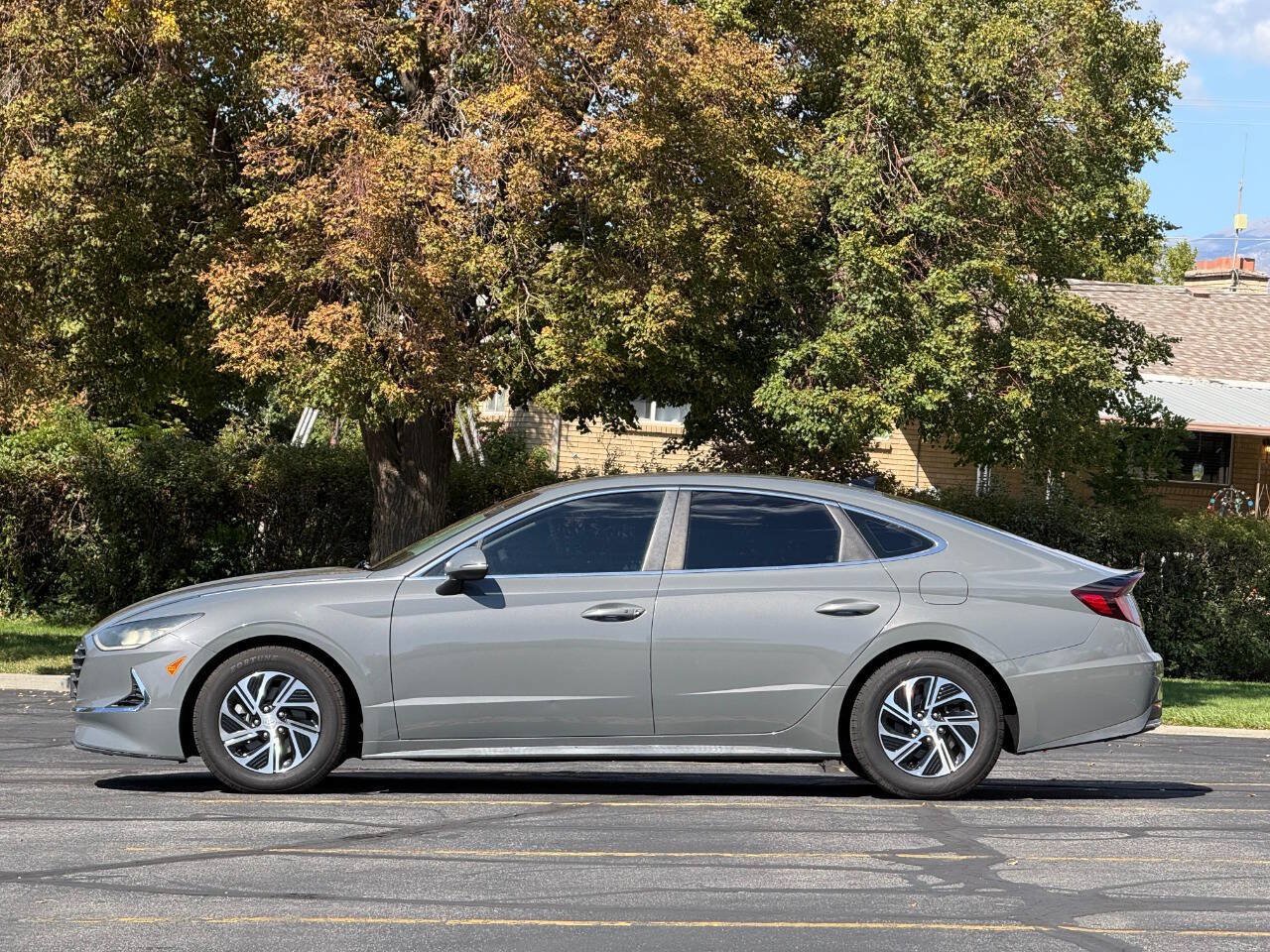 Used 2021 Hyundai Sonata Blue FWD image 2