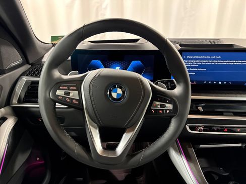 Used 2025 BMW X5 xDrive50e AWD/4WD image 19