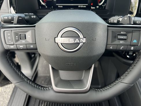 New 2026 Nissan Pathfinder SL image 9