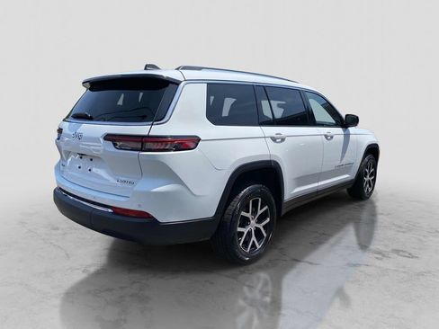Used 2023 Jeep Grand Cherokee L Limited AWD/4WD image 11