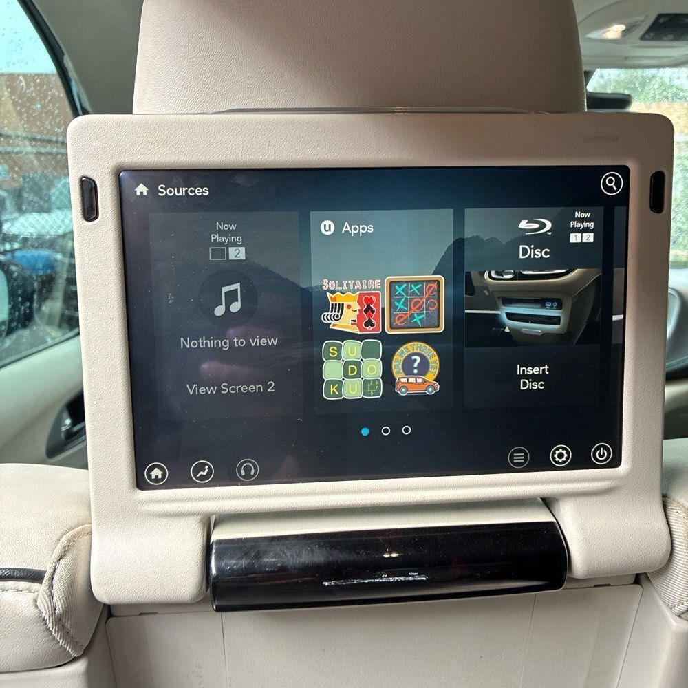 Used 2020 Chrysler Pacifica Limited w/ Advanced Safetytec Group FWD image 13