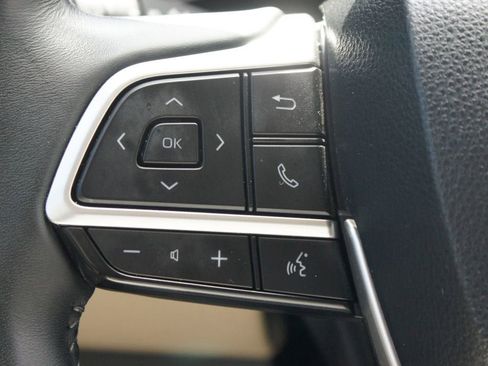 Used 2023 Toyota Highlander XLE FWD image 10