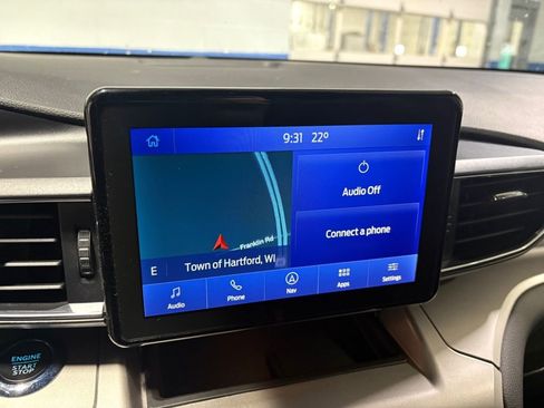 Certified 2022 Ford Explorer XLT w/ Equipment Group 202A AWD/4WD image 14