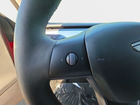 Used 2024 Tesla Model Y Long Range RWD image 17