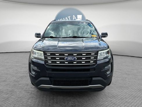 Used 2017 Ford Explorer XLT w/ Equipment Group 202A image 9