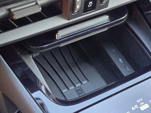 Used 2025 Porsche Cayenne Coupe image 26