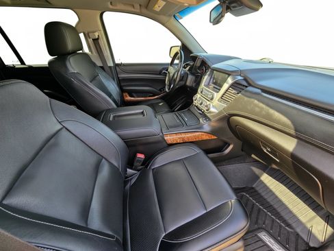 Used 2018 Chevrolet Suburban Premier RWD image 14