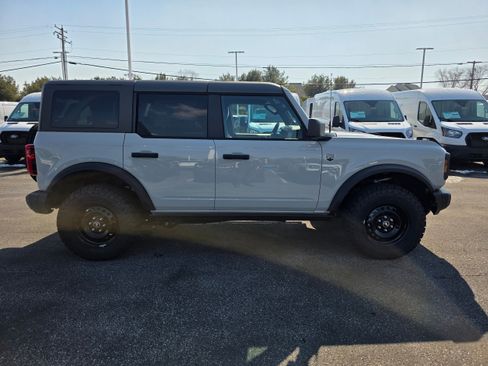 New 2026 Ford Bronco Big Bend w/ Black Diamond Package AWD/4WD image 6
