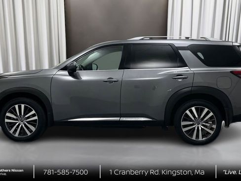 Used 2022 Nissan Pathfinder Platinum w/ Cargo Package image 8