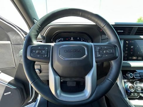 Used 2024 GMC Yukon XL Denali AWD/4WD image 14