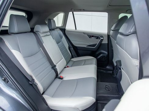 Used 2022 Toyota RAV4 XLE Premium AWD/4WD image 15