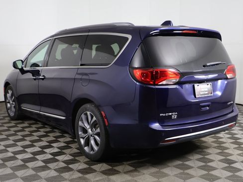 Used 2020 Chrysler Pacifica Limited image 11