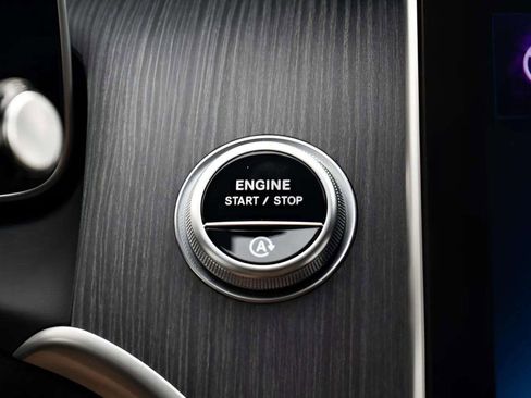 Used 2024 Mercedes-Benz GLC 300 4MATIC image 28