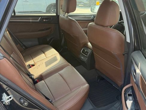 Used 2018 Subaru Outback 3.6R Touring AWD/4WD image 10