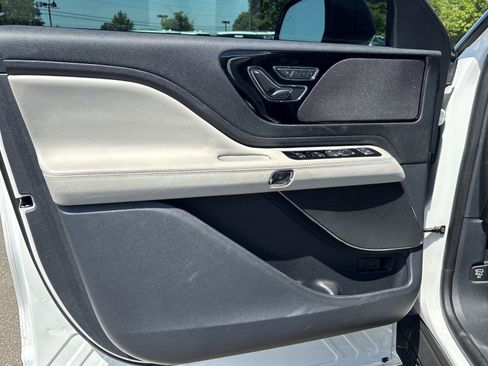 Used 2025 Lincoln Aviator 2WD image 13