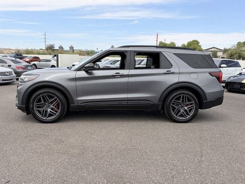 Used 2025 Ford Explorer ST AWD/4WD image 9