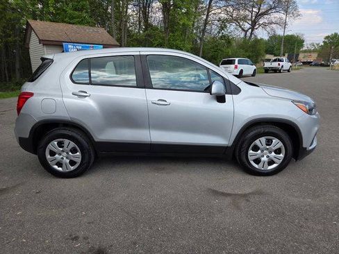 Used 2018 Chevrolet Trax LS FWD image 7