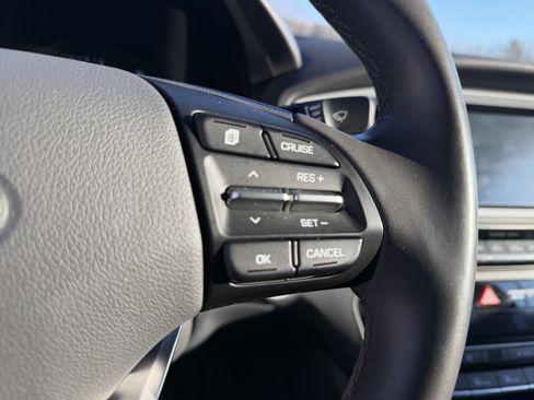 Used 2018 Hyundai Ioniq SEL image 19