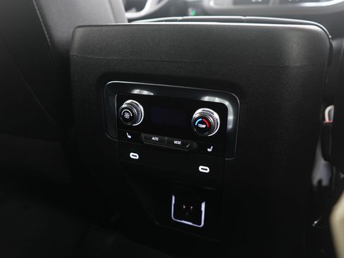 Used 2023 GMC Yukon XL SLT image 14