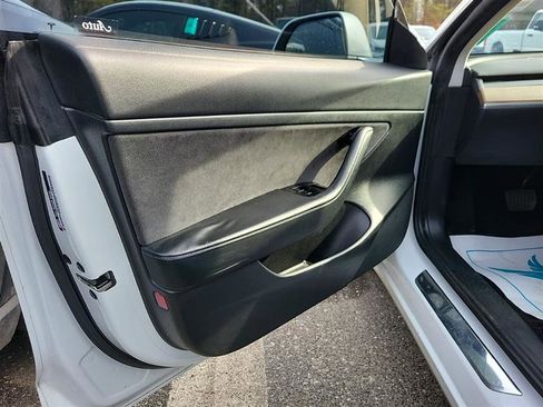 Used 2020 Tesla Model 3 Standard Range Plus image 8