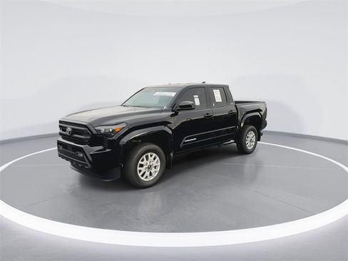 Used 2025 Toyota Tacoma SR image 4