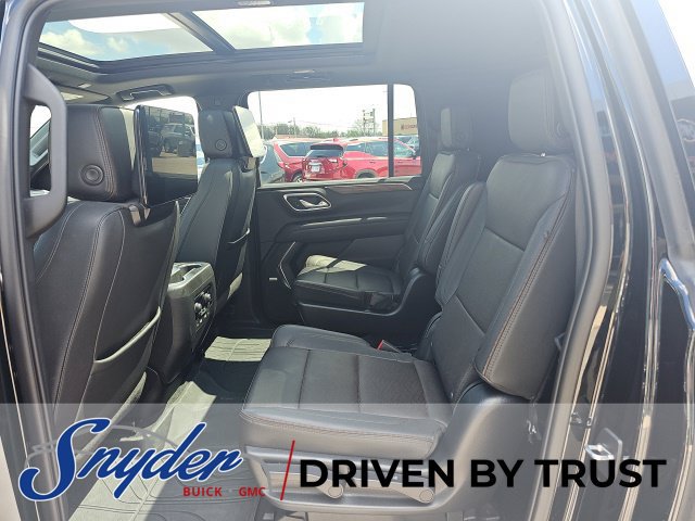 Used 2023 Chevrolet Suburban High Country AWD/4WD image 26