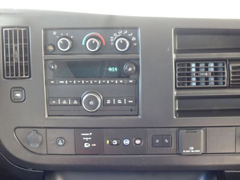 Used 2020 Chevrolet Express 3500 w/ Driver Convenience Package RWD image 17