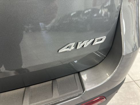 Used 2023 Ford Explorer XLT w/ Equipment Group 202A image 5