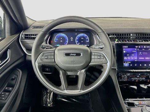 New 2025 Jeep Grand Cherokee L Laredo image 30