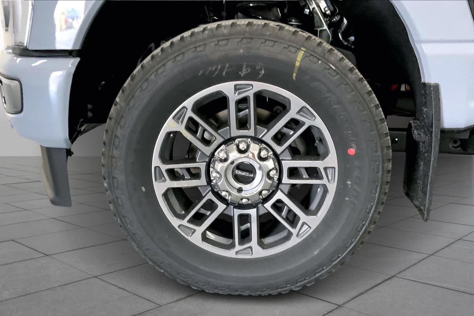 Used 2025 Ford F350 Platinum w/ Platinum Plus Package AWD/4WD image 10