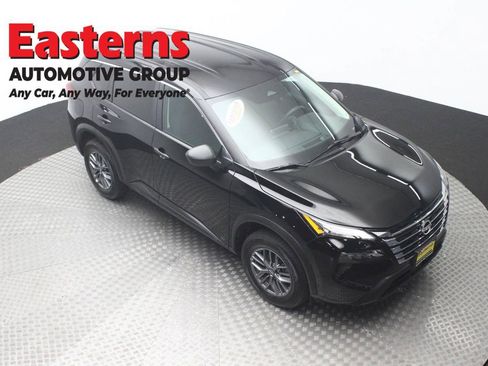 Used 2024 Nissan Rogue S AWD/4WD image 3