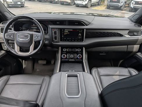Used 2023 GMC Yukon Denali w/ Advanced Technology Package AWD/4WD image 14