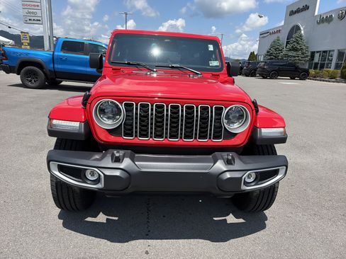 Used 2025 Jeep Wrangler Unlimited Sahara AWD/4WD image 2