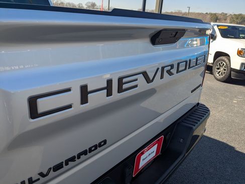 Used 2019 Chevrolet Silverado 1500 Custom Trail Boss w/ Custom Convenience Package image 26