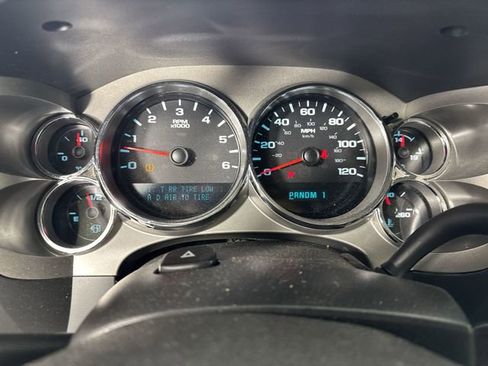 Used 2011 Chevrolet Silverado 2500 LT w/ Interior Plus Package RWD image 16