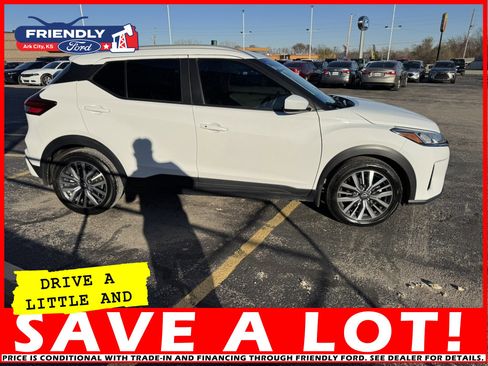 Used 2023 Nissan Kicks SV image 11