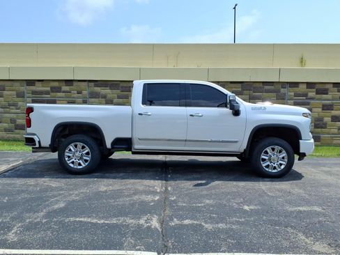 Used 2024 Chevrolet Silverado 2500 High Country w/ High Country Premium Package AWD/4WD image 11