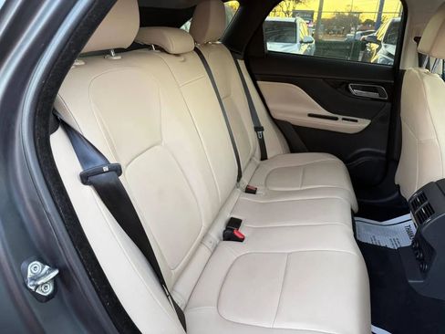 Used 2018 Jaguar F-PACE Premium image 14