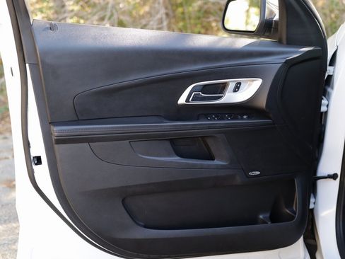 Used 2017 Chevrolet Equinox Premier w/ Enhanced Convenience Package image 25