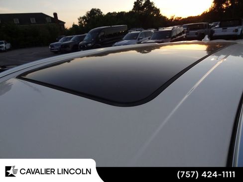 Used 2023 Lincoln Aviator AWD w/ Premium Package image 15