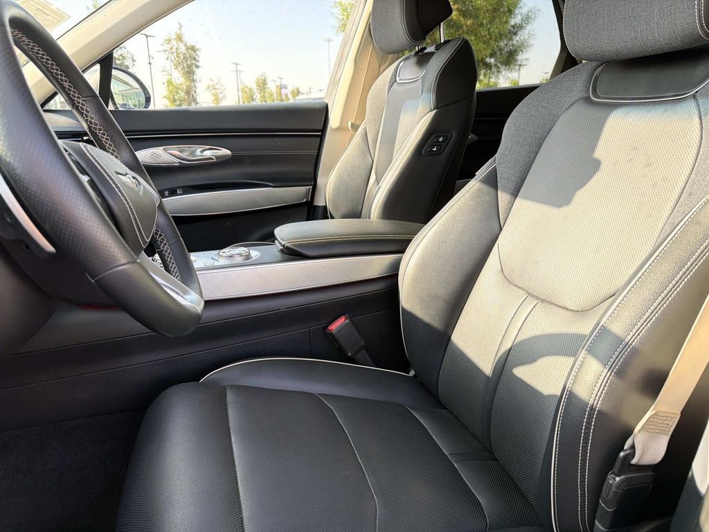 Certified 2023 Genesis Electrified GV70 AWD/4WD image 15