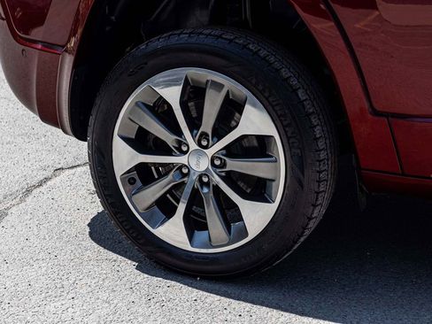 Used 2019 Jeep Cherokee Overland w/ Technology Group AWD/4WD image 10