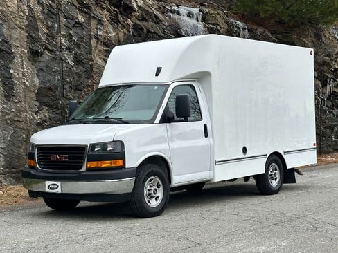 Used 2022 GMC Savana 3500 w/ Power Convenience Package image 36