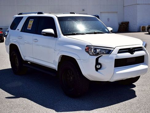 Used 2022 Toyota 4Runner SR5 Premium w/ Moonroof Package AWD/4WD image 3