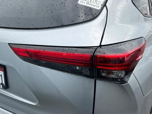 Certified 2022 Toyota Highlander XSE image 21
