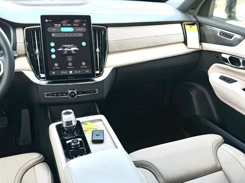 New 2026 Volvo XC90 T8 Ultra w/ Protection Package Premier AWD/4WD image 13