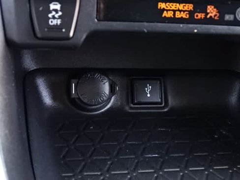 Used 2022 Toyota RAV4 LE AWD/4WD image 31