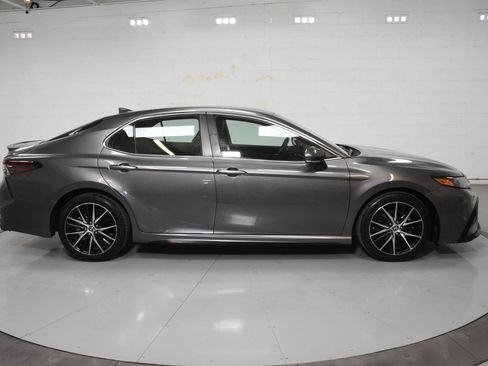 Used 2023 Toyota Camry SE FWD image 5