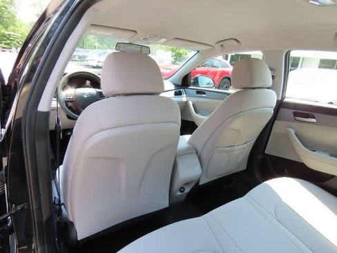 Used 2018 Hyundai Sonata SE FWD image 16